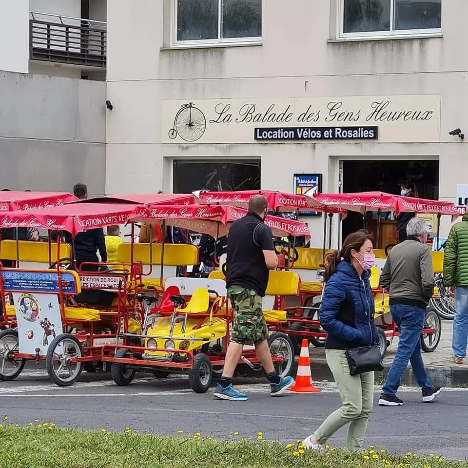 LA BALADE DES GENS HEUREUX